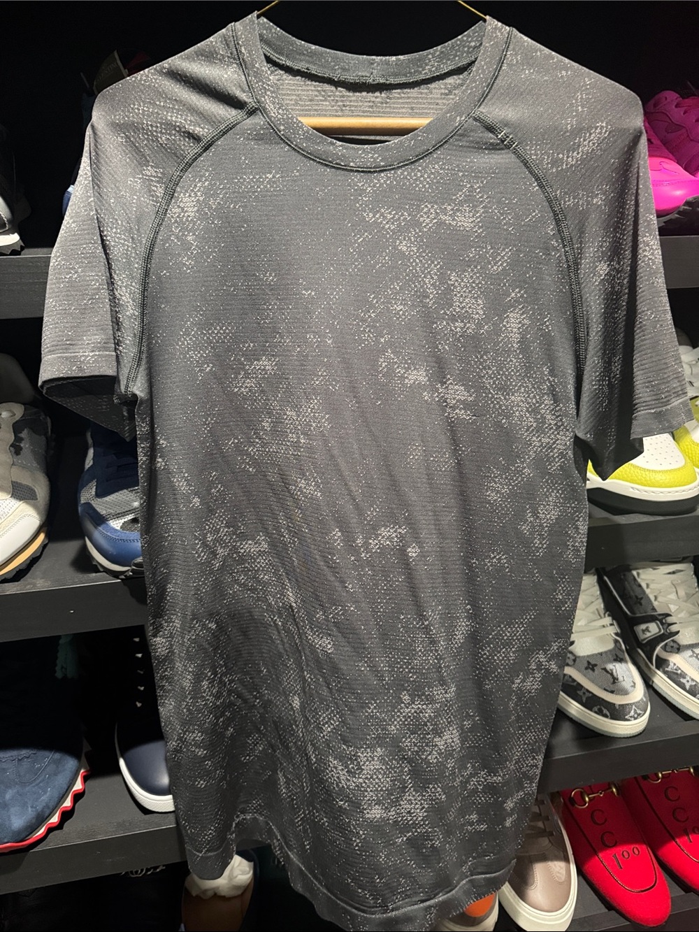 lululemon athletica Men's Charcoal Heathered Short Sleeve Tee